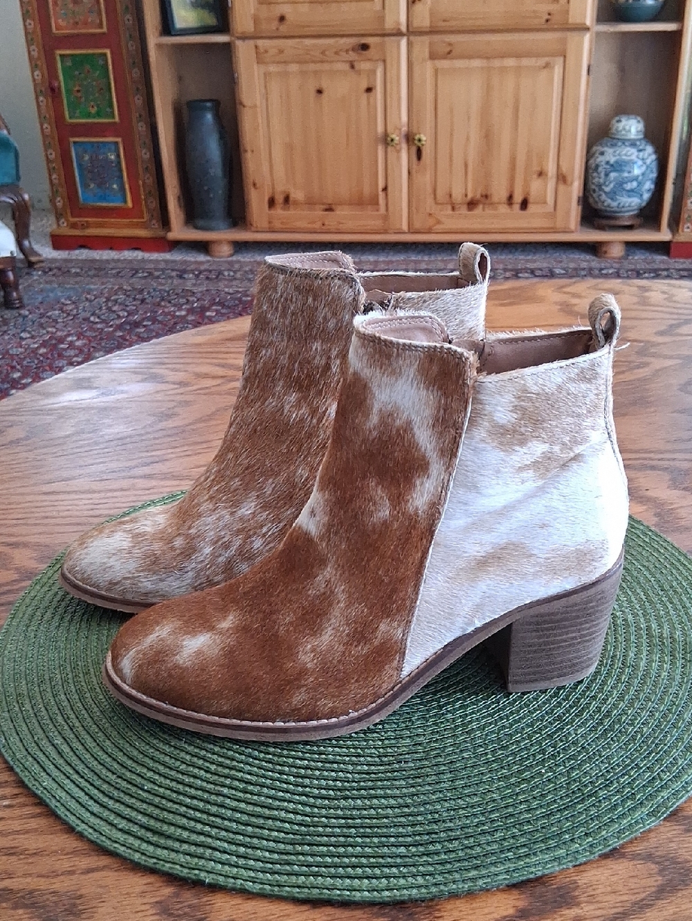 Myra Tan Brown White Calf Hair Leather Maximalist Cowgirl Ankle Booties Size 6